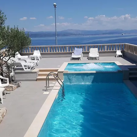 Mit Beheiztem Aussenpool By Interhome * Rogač