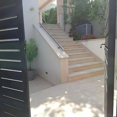 Apartman Mit Beheiztem Aussenpool By Interhome *