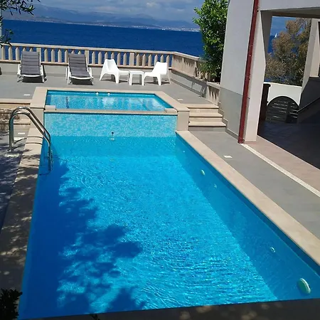 Mit Beheiztem Aussenpool By Interhome *