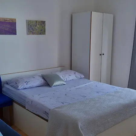 Apartment Mit Beheiztem Aussenpool By Interhome