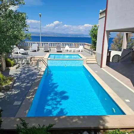 Apartment Mit Beheiztem Aussenpool By Interhome *