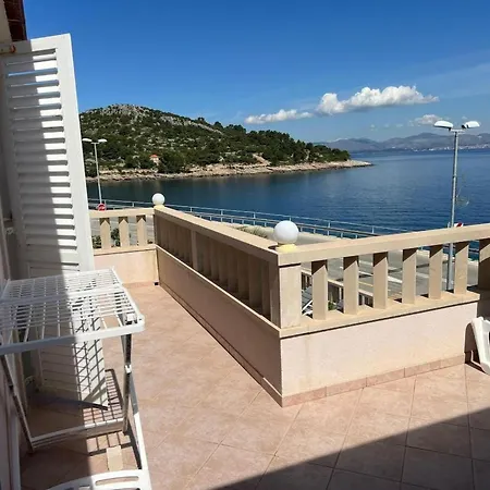 Mit Beheiztem Aussenpool By Interhome Rogač