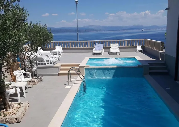 Mit Beheiztem Aussenpool By Interhome * Rogač